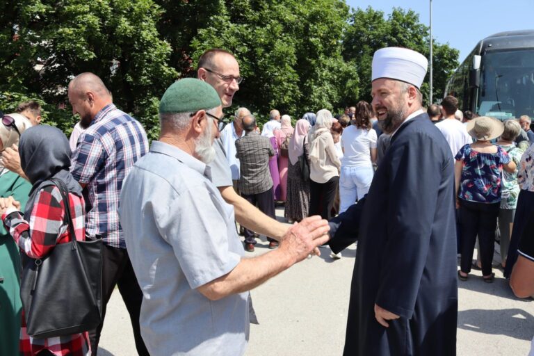 Na hadž ispraćeno 177 hadžija s područja Muftiluka zeničkog 