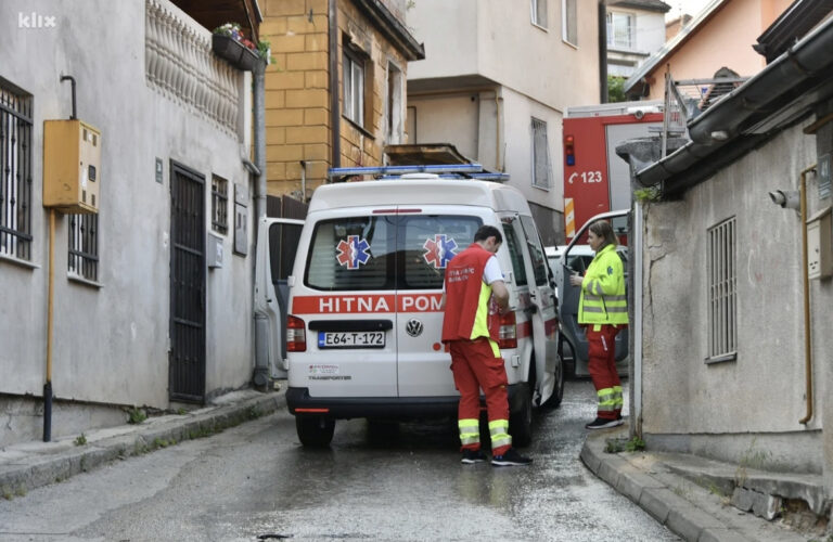 Gorjela kuća u BiH, vatrogasci spasili ženu iz vatrene stihije