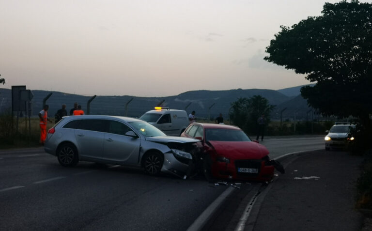 Haos na putu, više povrijeđenih: Djevojku vatrogasci izvlačili iz vozila (FOTO)