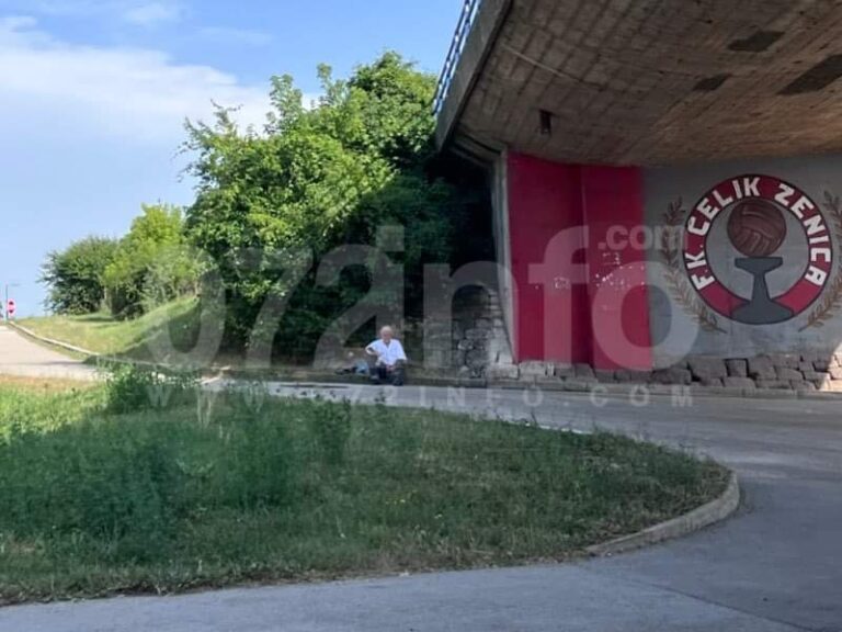 Zenica: Usred bijela dana, na očigled prolaznika, se skinula da vrši nuždu (VIDEO)