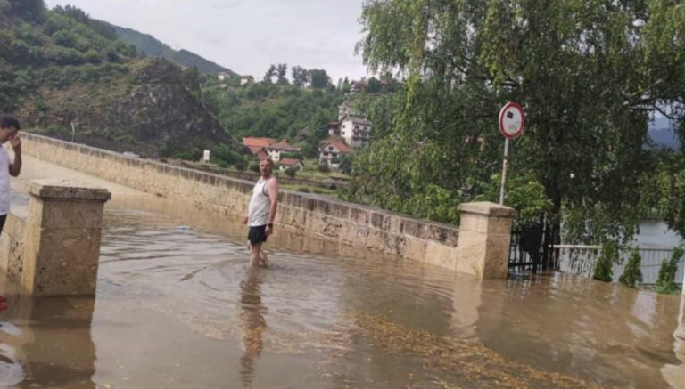 PLJUSAK POTOPIO BH. GRAD: Trajalo je dvadesetak minuta i bio je haos