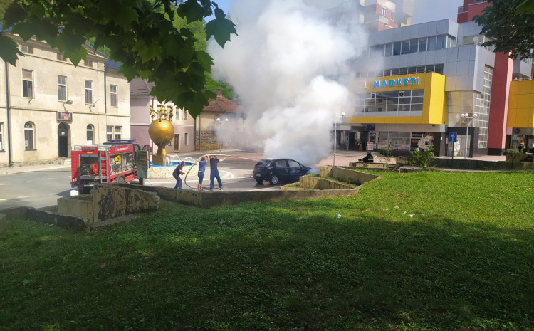 U Srebrenici izgorio automobil registarskih tablica iz Srbije