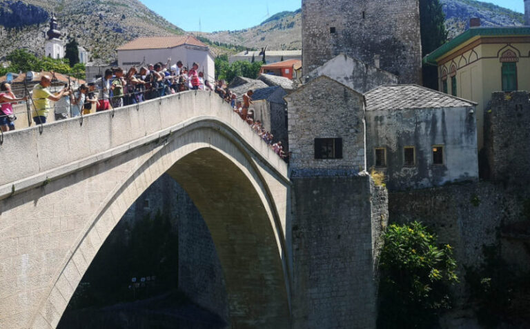 Skok bez aplauza sa Starog mosta za Srebrenicu