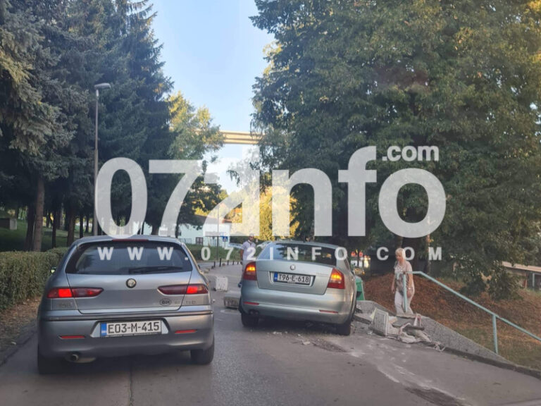 Drama u krugu KB Zenica: Izgubio kontrolu nad vozilom, zabio se u betonsku saksiju (FOTO)