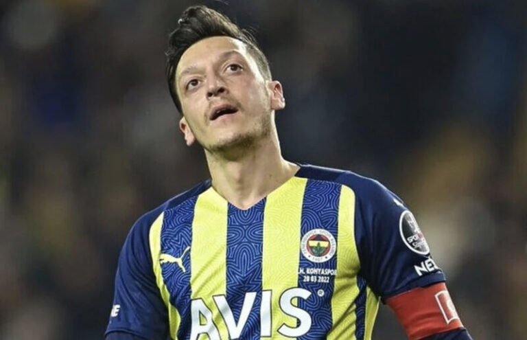 Özil kompletirao šokantan transfer samo 29 minuta nakon odlaska iz Fenerbahčea