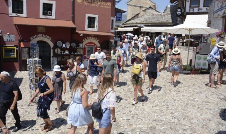 I danas pakleno vruće, mogući i pljuskovi