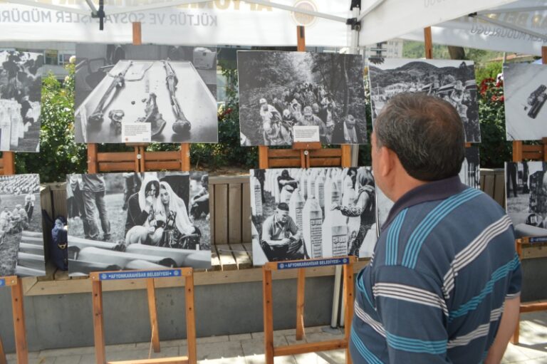 U Turskoj otvorena izložba fotografija povodom 27. godišnjice genocida u Srebrenici
