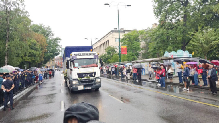 Tužna kolona sa 50 tabuta stigla ispred Predsjedništva BiH