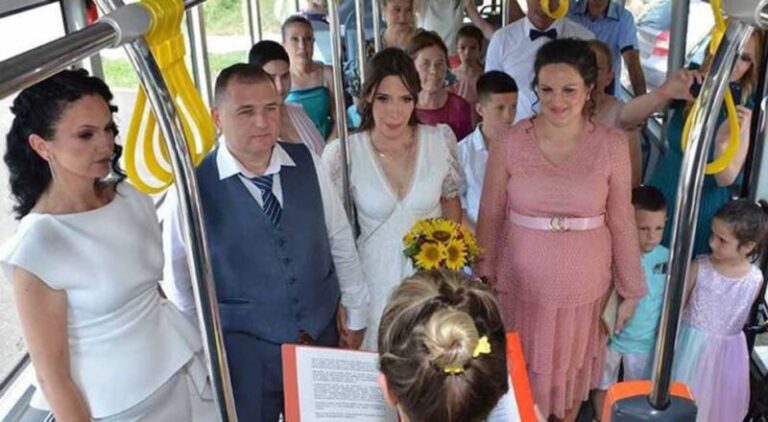 Jovana i Goran se vjenčali u autobusu