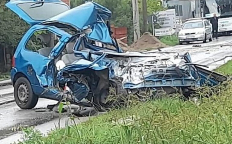 Stravična saobraćajna nesreća: Majka poginula, dvije kćerke teško povrijeđene 