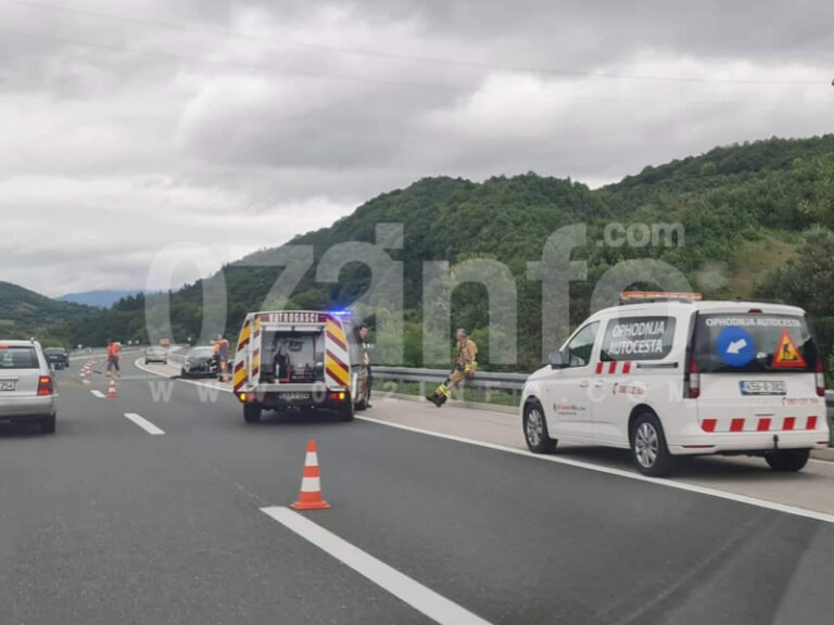 KAKANJ: Sudar dva automobila na A1 kod tunela Prvi mart (FOTO)