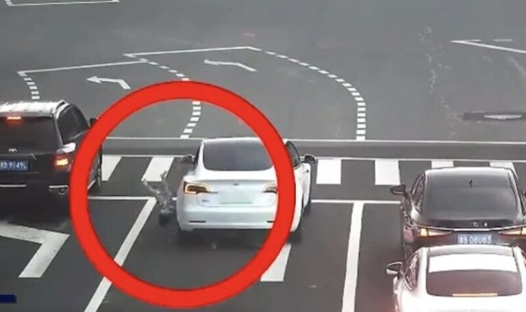 Uznemirujuči snimak: Vozači spasili djevojčicu koja je ispala iz automobila u pokretu