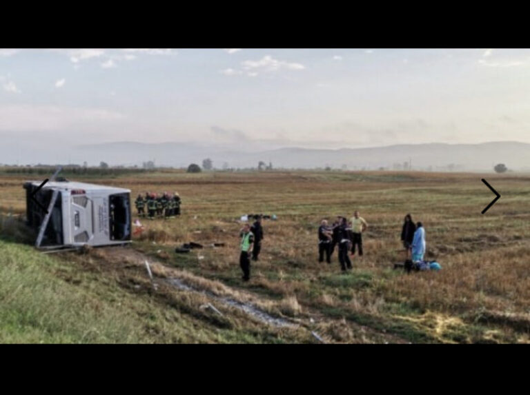 Autobus sletio s puta i prevrnuo se, povrijeđen veliki broj ljudi