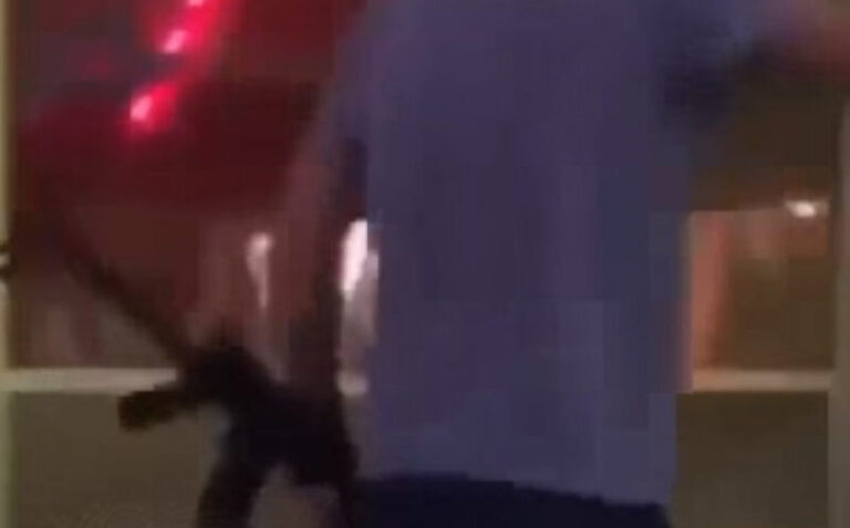 Mladić šetao centrom bh. grada sa puškom u rukama (VIDEO)