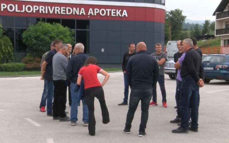 Malinari prosvjedovali ispred poduzeća Natural food:  Odugovlače, obećavaju nam bit će danas-sutra …