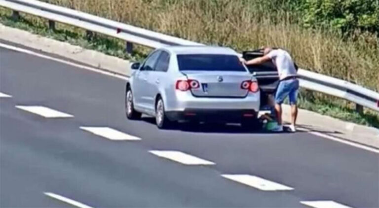 Ljudi gledaju snimak oca i djeteta nastao nasred auto-puta i ne vjeruju