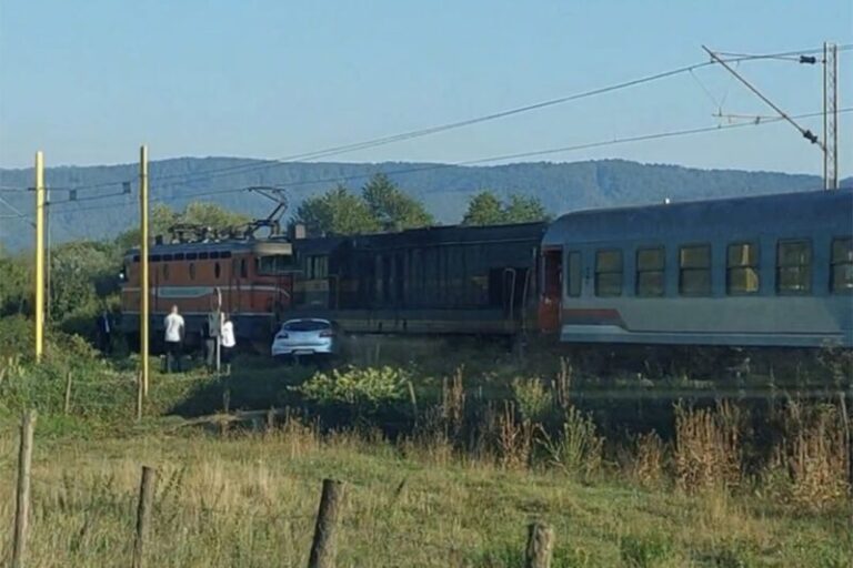 NESREĆA U BIH: Sudar voza i automobila kod Banjaluke