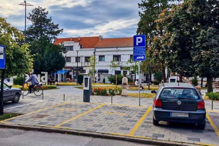 Natoče benzin pa parkiraju uz punjače za električna vozila