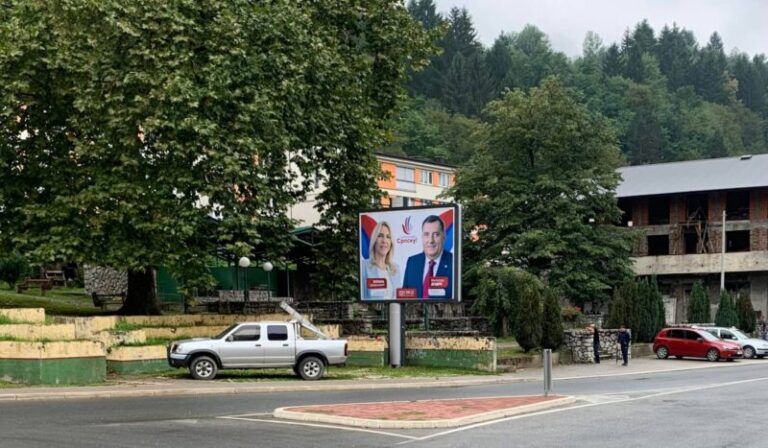 Dodik i Cvijanović na plakatima u Srebrenici iako kampanja počinje sutra