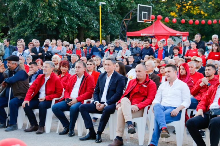 Bećirović u Lukavcu: Dosta je vladavine korupcije i nepotizma, naša zemlja zaslužuje pravdu