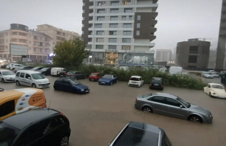 Poplave na crnogorskom primorju, ulice Budve pod vodom (VIDEO)￼