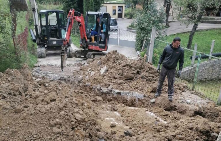 U toku radovi na izgradnji dijela fekalne kanalizacije u MZ Vražale