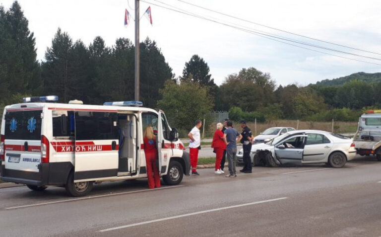 Stravična nesreća na autoputu: Dvije osobe poginule, tri povrijeđene 