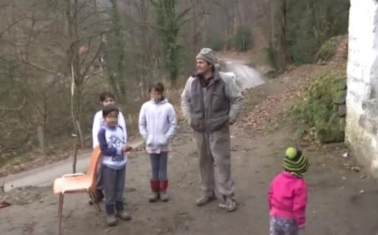 Cijelo selo ispratilo tragično nastradalog dječaka, ali na sahranu nije došla njegova majka