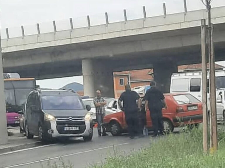 Saobraćajna nesreća stvorila velike gužve u saobraćaju 