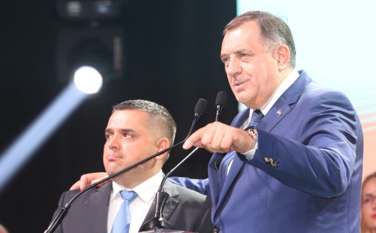 Dodik uzvikivao na skupu u Laktašima: Živjela RS, živjela Srbija, živjela Rusija