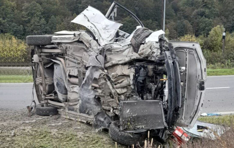 Prevrnuo se “kedi”: Rakijski kotao završio u kanalu