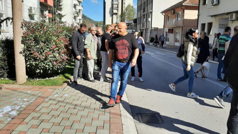 U Doboju pretučen posmatrač, u Zvorniku primjećeni naoružani ljudi