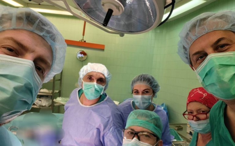 Uspješna operacija na KCUS-u: Devetogodišnjem dječaku ljekari spasili šaku