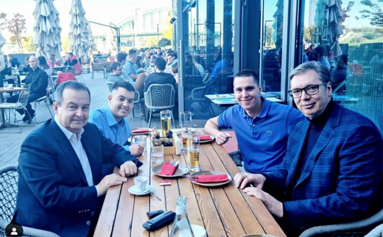 Vučić i Dačić sa sinovima uz pivo dogovorili statešku saradnju stranaka