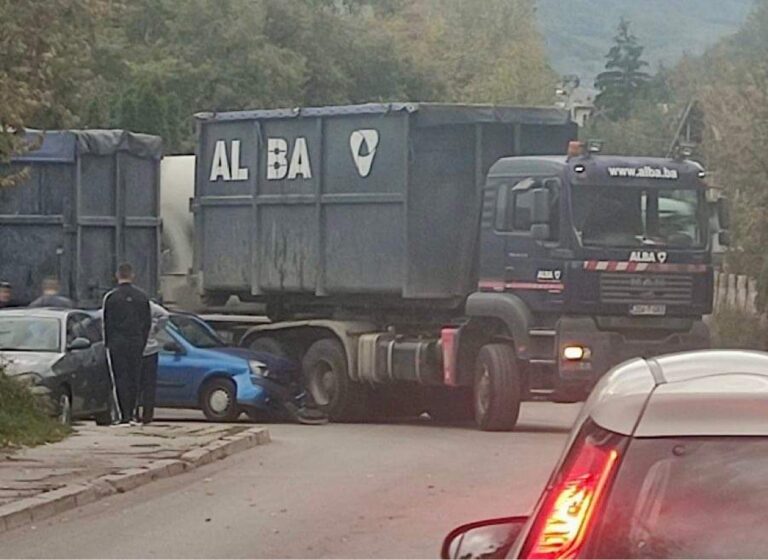 Sudar automobila i kamiona u Zenici