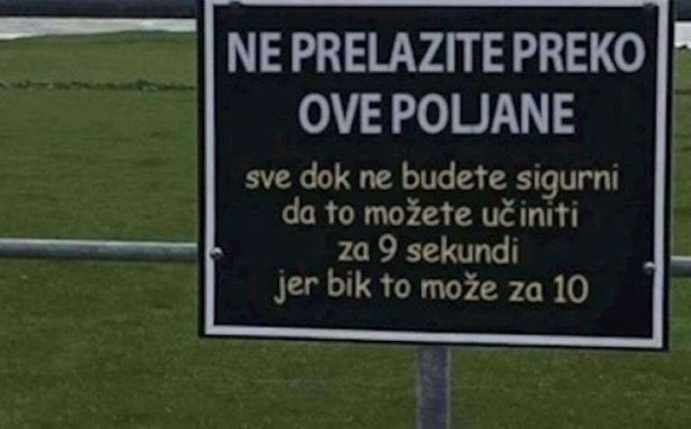 Nesvakidašnje upozorenje na ogradi, fotografija postala hit