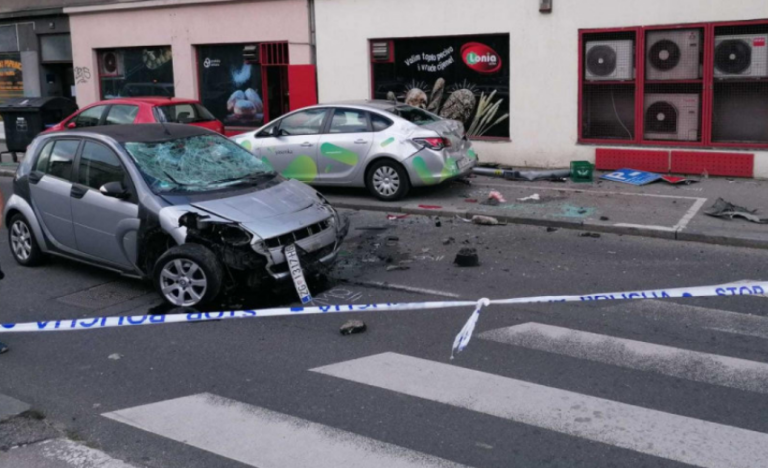 Krš i lom u centru grada: Jedna osoba povrijeđena, dijelovi auta rasuti po cijeloj cesti