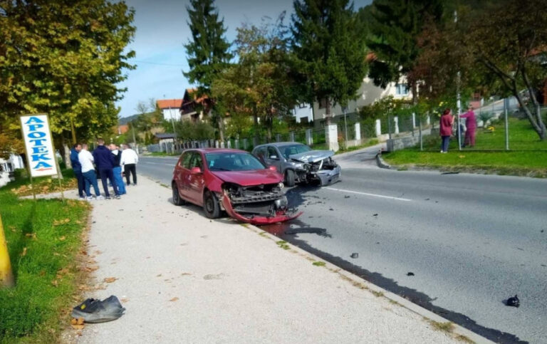 Saobraćajna nesreća: Dvije osobe povrijeđene