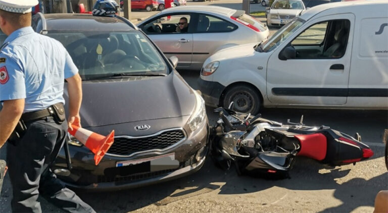 NESREĆA U BIH: Maloljetnik povrijeđen u sudaru motora i auta