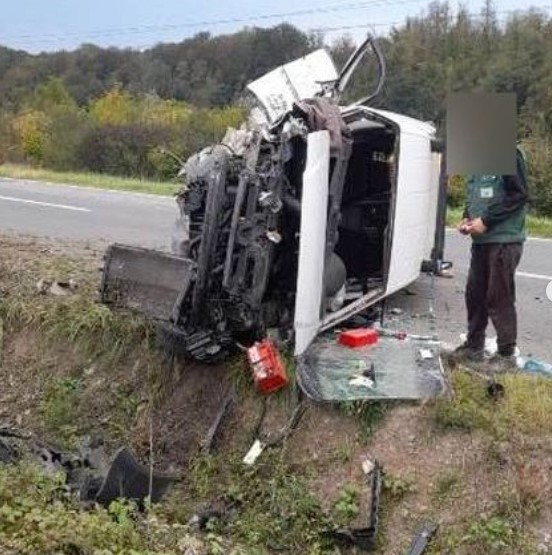 NESREĆA U BIH: Prevozio kotao za rakiju, pa sletio s puta