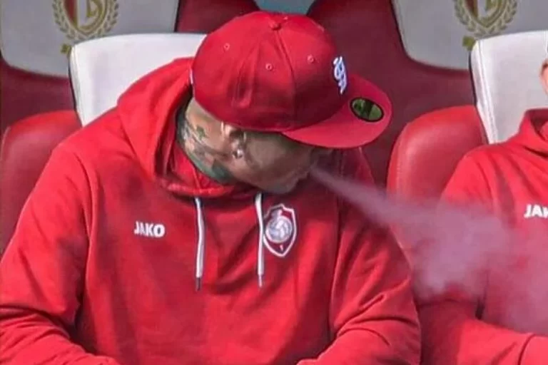 Radja Nainggolan pušio cigaretu tokom utakmice belgijske lige, to ga je skupo koštalo