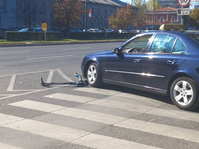 Nesreća u BiH: Taksista udario ženu na romobilu