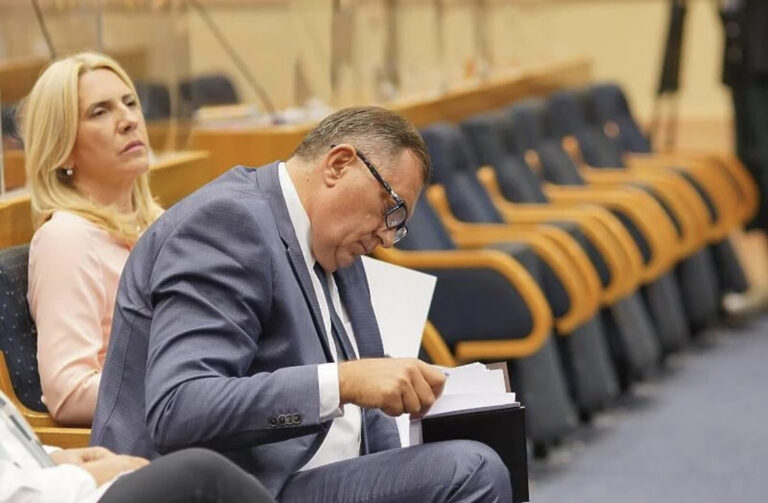 Zašto će Dodik dobiti četvrtog delegata: Predstava za javnost i tajno glasanje