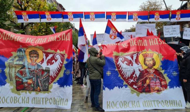 Počeo protest Srba u Kosovskoj Mitrovici: ‘Srbija je naša država, nema nazad’