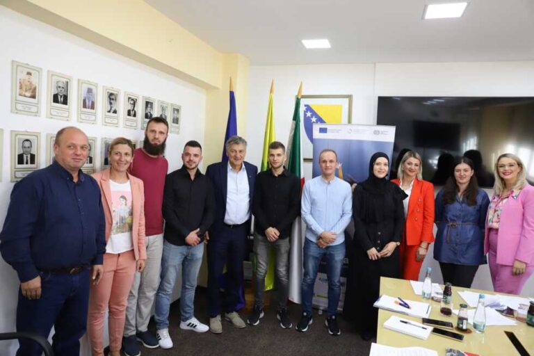 Potpisani ugovori u sklopu projekta „iSKOraK – Partnerstvo za nova radna mjesta“: Grad Zenica potiče mlade da pokrenu vlastite biznise 