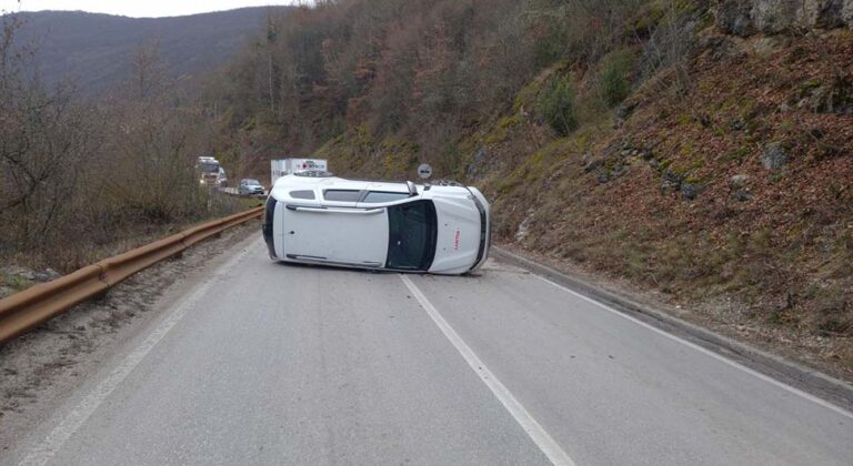 TEŠKA NESREĆA U BIH: Prevrnuo se automobil, ima povrijeđenih