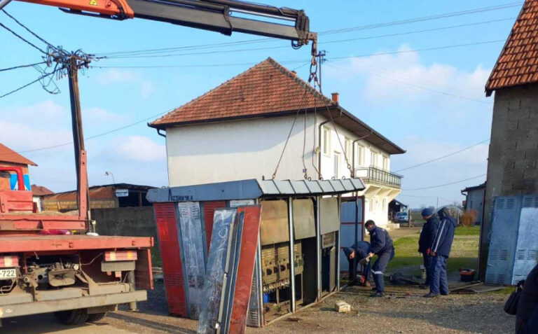 Vozilom uništio trafo stanicu, dio grada ostao bez struje