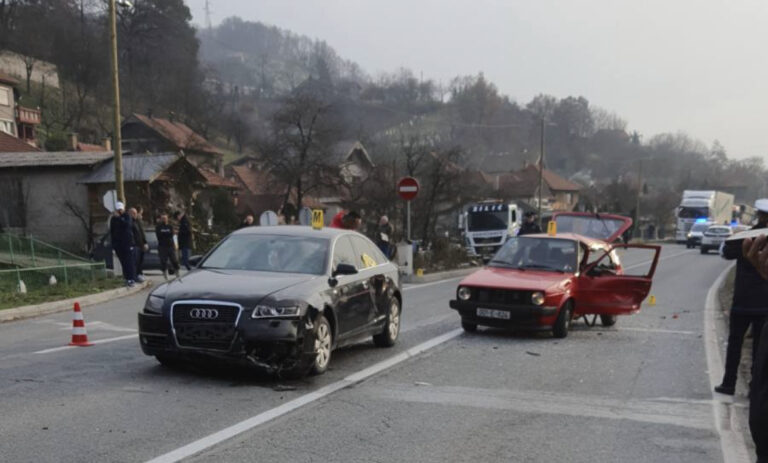 Saobraćajna nesreća na M-17 kod Zenice: Povrijeđene dvije osobe, prevezene u bolnicu