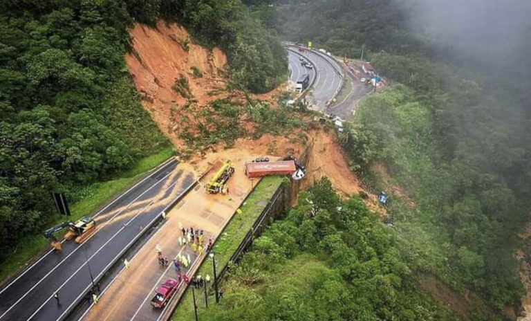 Klizište odnijelo autocestu u Brazilu i najmanje 16 vozila, poginulo više osoba