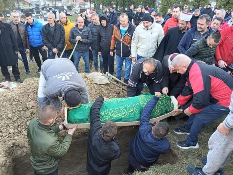 Potresni prizori: Obavljena dženaza Asji Bistrivodi (12), brojni građani u suzama je ispratili na vječni počinak